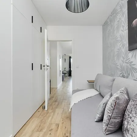 Chique For A Big Family With 2 Parking Spaces By Renters Вроцлав
