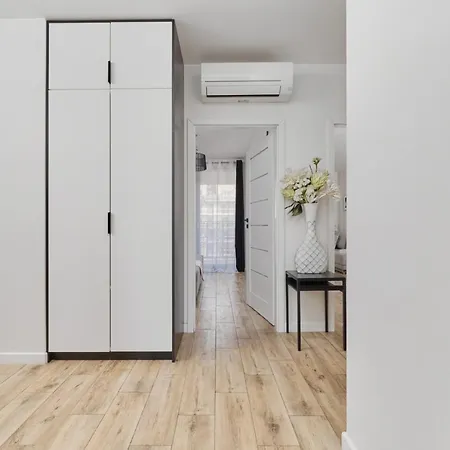 Chique For A Big Family With 2 Parking Spaces By Renters Вроцлав