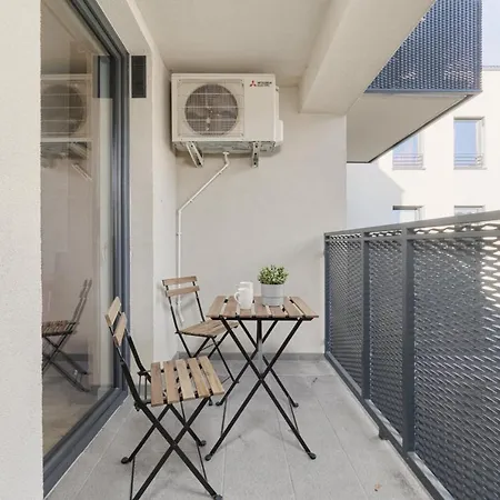 Апартаменты Chique For A Big Family With 2 Parking Spaces By Renters