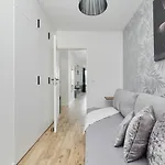 Chique For A Big Family With 2 Parking Spaces By Renters Wrocław
