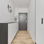Chique For A Big Family With 2 Parking Spaces By Renters *