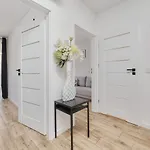 Chique For A Big Family With 2 Parking Spaces By Renters