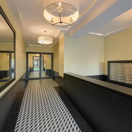 Chique For A Big Family With 2 Parking Spaces By Renters * Wroclaw