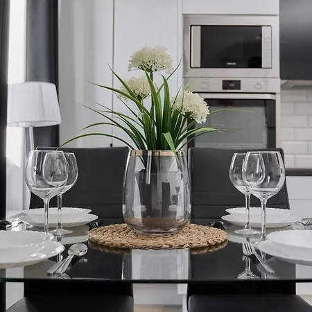 Chique For A Big Family With 2 Parking Spaces By Renters