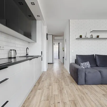 Chique For A Big Family With 2 Parking Spaces By Renters * Wroclaw